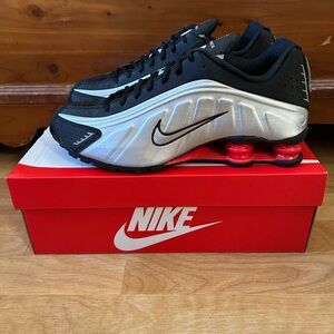 Brand New Nike Shox r4 W12.5/M11